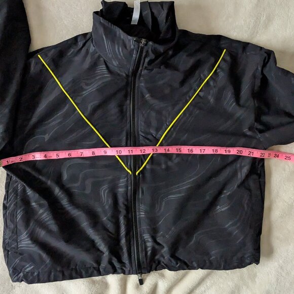 Fabletics Black and green hooded windbreaker - loose fit - Picture 15 of 16